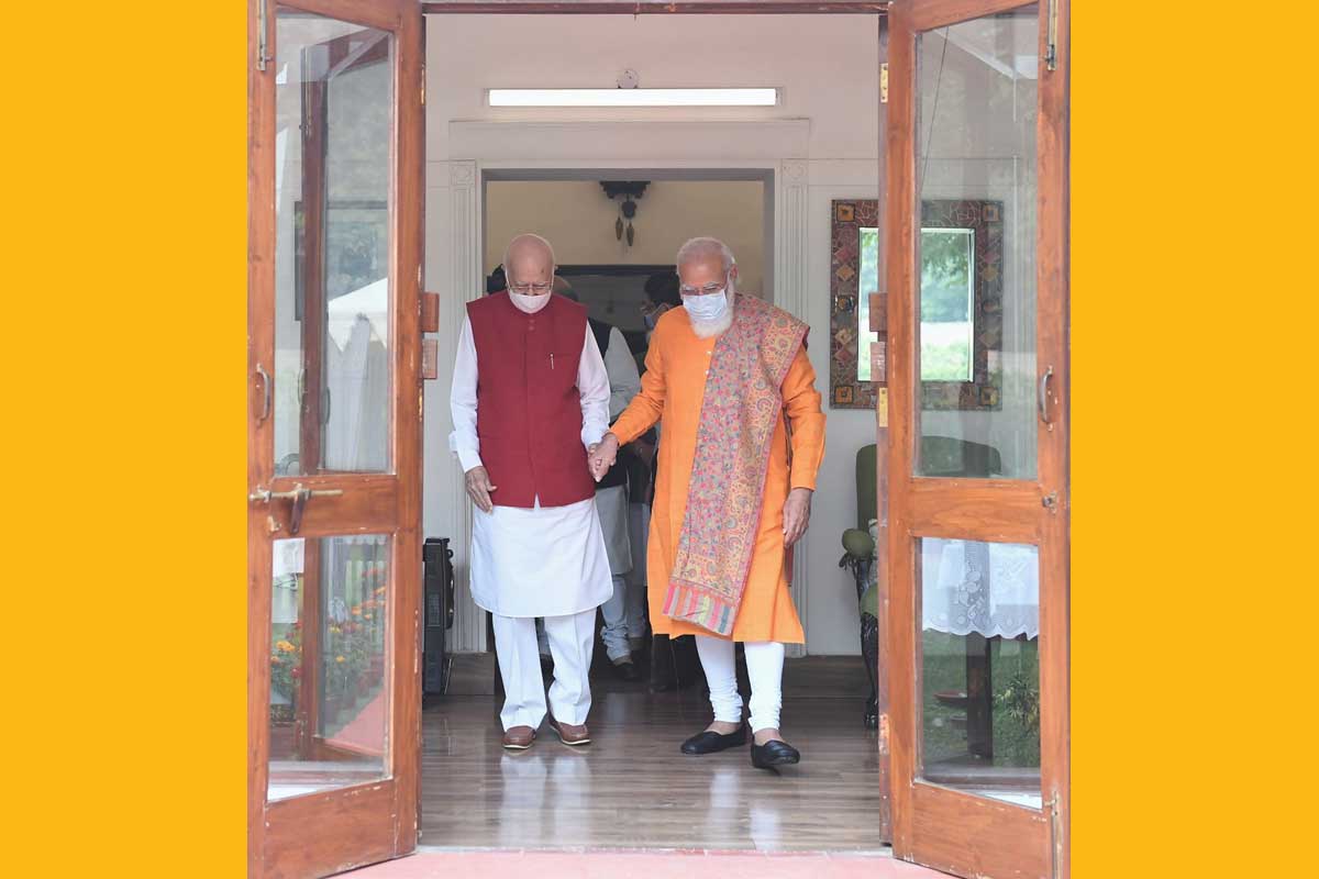 Modi-advani-birthday-004