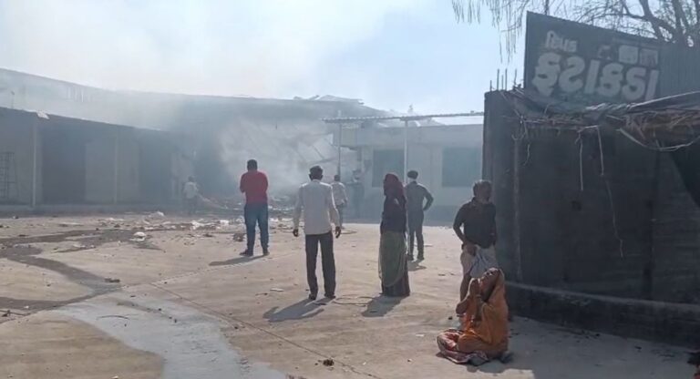 Gujarat: पटाखा फैक्ट्री में आगजनी, 11 श्रमिकों की मौत! जानें, कैसे लगी आग