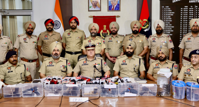 Amritsar Crime News Amritsar में अवैध हथियार नेटवर्क का पर्दाफाश, 8 गिरफ्तार; कैसे हुआ खुलासा?