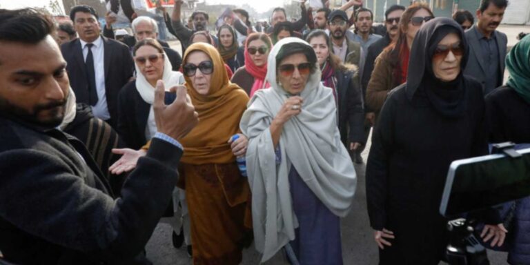 Pakistan: क्या 27 सितंबर के महा-प्रदर्शन से डर गई सरकार? क्या है इमरान खान की बहनों की गिरफ्तारी के पीछे का असली सच!